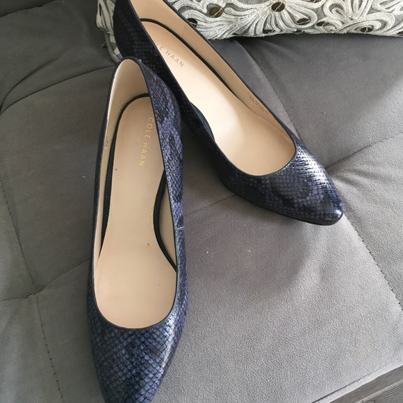 Cole Hahn Blue Name Print Heels - Never Worn - Picture 1 of 7